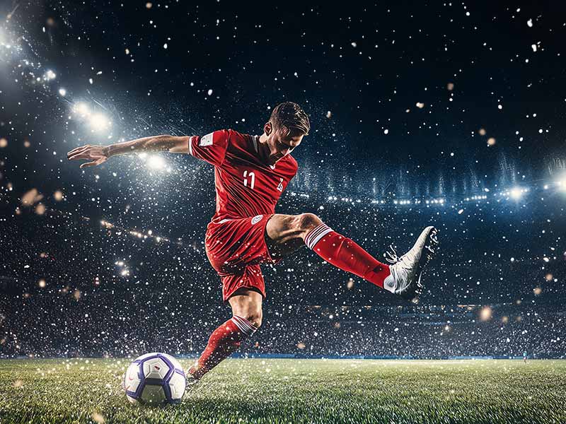 曼联球员和随队前往客场观战的球迷一起庆祝胜利